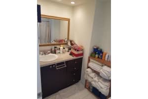 18000 NW 68th Ave #303a, Hialeah, FL 33015, Sold 01/29/18