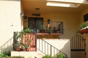 2 Via Lago, Boynton Beach, FL 33435, Sold 06/26/18