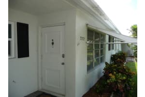 7202 W Oakridge Cir, Lantana, FL 33462, Sold 02/23/18