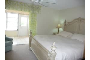 7202 W Oakridge Cir, Lantana, FL 33462, Sold 02/23/18