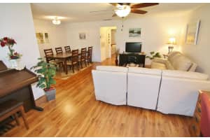 7204 W Oakridge Cir, Lake Worth, FL 33462, Sold 08/30/18