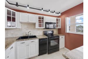 28 Yacht Club Dr, North Palm Beach, FL 33408, Sold 04/30/18