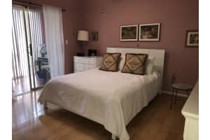 10 SE 13th St APT B2, Boca Raton, FL 33432, Sold 04/16/18