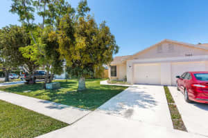 7929 Aztec Ct, Lake Worth, FL 33463, Sold 04/20/18