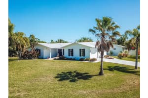 2803 NE Yorkshire Ln, Jensen Beach, FL 34957, Sold 07/09/18