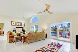 12 Lawrence Lake Dr, Boynton Beach, FL 33436, Sold 08/31/18