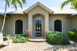 2095 S Porpoise Point Ln, Vero Beach, FL 32963, Sold 07/31/18