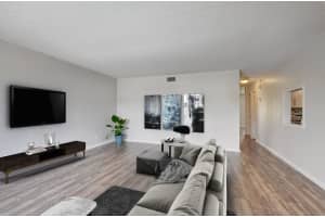 201 SW 1st St, Boca Raton, FL 33432, Sold 12/05/18