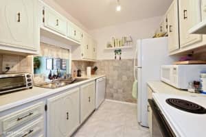 250 NE 20th St, Boca Raton, FL 33431, Sold 08/23/18