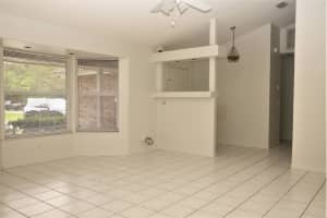 305 10th St SW, Vero Beach, FL 32962, Sold 06/15/18