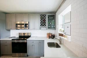 7222 W Oakridge Cir, Lake Worth, FL 33462, Sold 08/21/18