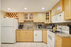 2152 Nova Village Dr, Davie, FL 33317, Sold 06/18/18