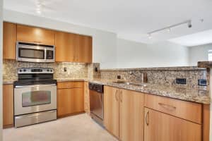 240 NE 2nd St, Delray Beach, FL 33444, Sold 08/24/18