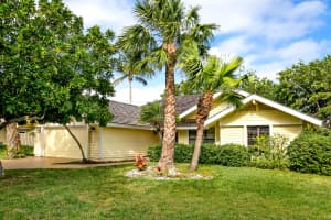 10420 SE Jupiter Narrows Dr, Hobe Sound, FL 33455, Sold 08/27/18