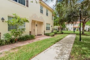1020 E Longport Cir APT F2, Delray Beach, FL 33444, Sold 10/19/18