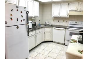 10 SE 13th St APT B1, Boca Raton, FL 33432, Sold 10/01/18