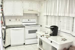 10 SE 13th St APT B1, Boca Raton, FL 33432, Sold 10/01/18