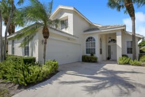 2767 S Hidden Lakes Dr, Delray Beach, FL 33445, Sold 01/30/19
