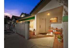 330 SE 2nd Ave APT C5, Deerfield Beach, FL 33441, Sold 12/14/18