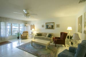 7211 E Oakridge Cir, Lantana, FL 33462, Sold 02/22/19