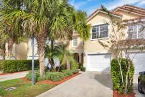 1045 Pinewood Lake Ct, Greenacres, FL 33415, Sold 04/11/19