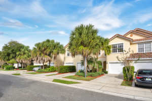 1045 Pinewood Lake Ct, Greenacres, FL 33415, Sold 04/11/19