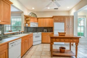 816 Carolina Cir SW, Vero Beach, FL 32962, Sold 08/26/19