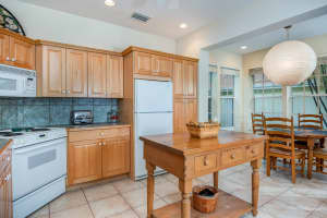 816 Carolina Cir SW, Vero Beach, FL 32962, Sold 08/26/19