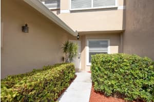 1105 W Lakes Dr, Deerfield Beach, FL 33442, Sold 02/19/19