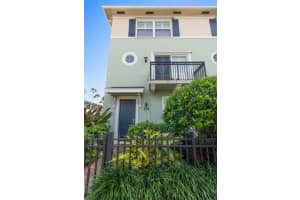 302 NW 1st St, Delray Beach, FL 33444, Sold 06/14/19