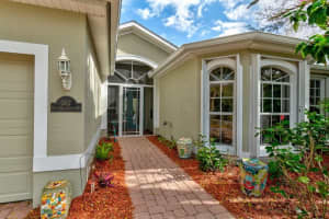 562 Hatteras Ct SW, Vero Beach, FL 32968, Sold 04/26/19