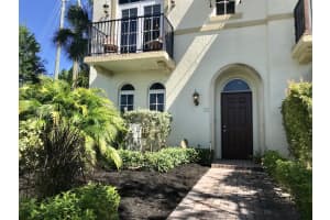 Estancia Wy, Boynton Beach, FL 33435, Sold 05/30/19