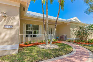 914 SW Lighthouse Dr, Palm City, FL 34990, Sold 04/17/19