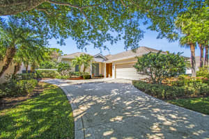 222 Oak Hammock Cir SW, Vero Beach, FL 32962, Sold 05/22/19