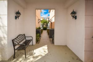 31 Oakland Ct, Jupiter, FL 33469, Sold 06/24/19