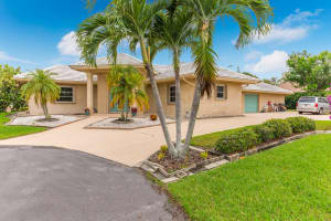 10322 SE Bluefish Ct, Hobe Sound, FL 33455, Sold 04/25/19