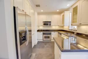 376 W Mallory Cir, Delray Beach, FL 33483, Sold 07/24/19