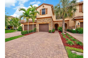 10277 Wellington Parc Dr, Wellington, FL 33449, Sold 05/29/19