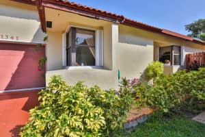 11341 SW 8th Pl, Pembroke Pines, FL 33025, Sold 08/29/19