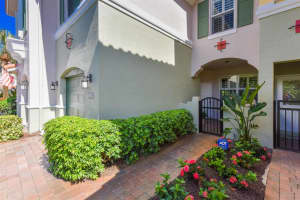 194 Las Brisas Cir, Hypoluxo, FL 33462, Sold 08/15/19