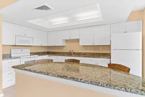 5390 Woodland Lakes Dr, Palm Beach Gardens, FL 33418, Sold 02/24/20