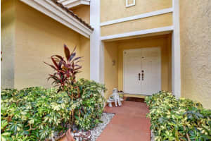 4 Valencia Dr, Boynton Beach, FL 33436, Sold 01/24/20