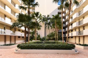 145 S Ocean Ave, Palm Beach Shores, FL 33404, Sold 09/24/20