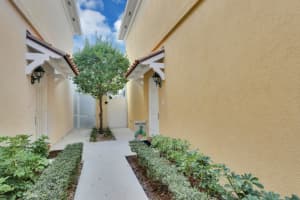 8 Laurel Oaks Cir, Jupiter, FL 33469, Sold 12/18/19