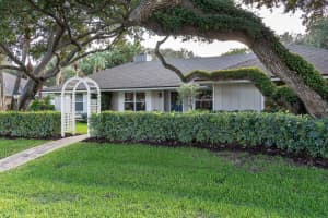 1049 Poitras Dr, Vero Beach, FL 32963, Sold 04/09/20