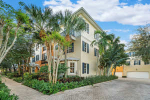 353 W Mallory Cir, Delray Beach, FL 33483, Sold 02/18/20