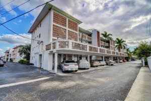 15 SE 13th St APT B4, Boca Raton, FL 33432, Sold 04/10/20