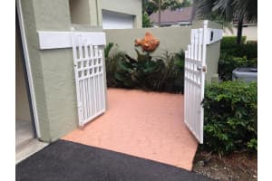 39 S Lakeshore Dr, Hypoluxo, FL 33462, Sold 03/30/20