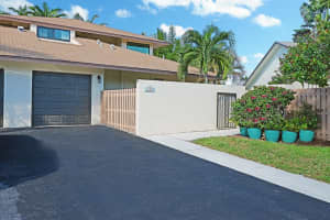 210 SW 29th Ave, Delray Beach, FL 33445, Sold 04/15/20