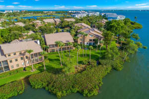 282 NE Edgewater Dr, Stuart, FL 34996, Sold 02/03/20